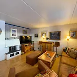 Your Perfect Base In Sleeps 8! Nyaraló